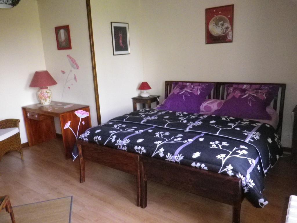 Chambre D'Hotes La Haie Fleurie Chevillard Room photo